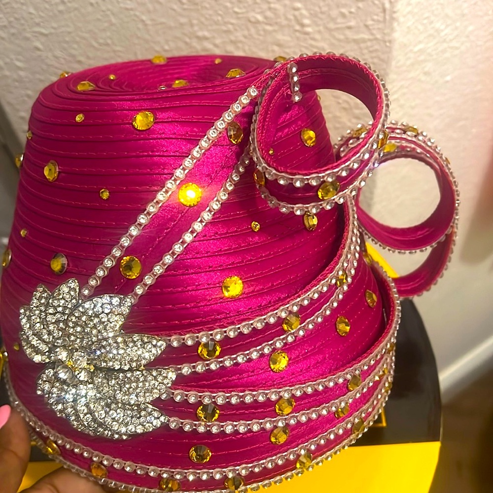 ❤️#10DONNA VINCI COUTURE CHURCH LADY BEAUTIFUL HAT! FUSHIA/ GOLD RHINESTONES!